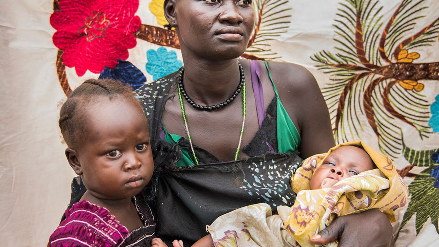 ... die ihr wichtigstes Hab und Gut auf der Flucht aus dem Südsudan nach Uganda gerettet haben, wurde auch ausgezeichnet