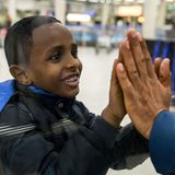 ... vom überschäumenden Glück wiedervereinter Flüchtlingsfamilien