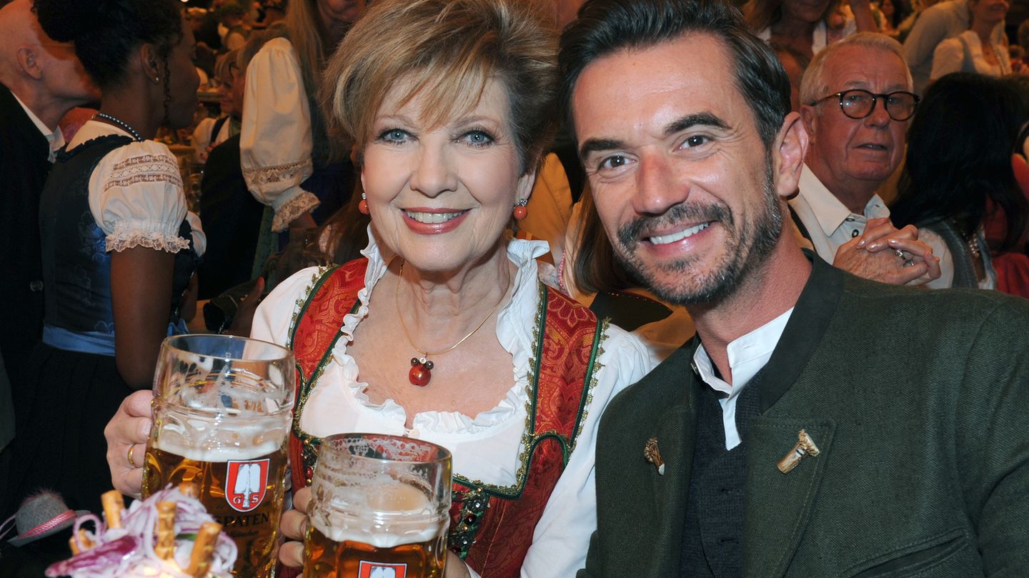 Oktoberfest 2018: Natürlich dürfen auch die Promis nicht fehlen. Florian Silbereisen kam ohne Helene, feierte dafür aber unter anderem mit Carolin Reiber