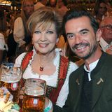 Oktoberfest 2018: Natürlich dürfen auch die Promis nicht fehlen. Florian Silbereisen kam ohne Helene, feierte dafür aber unter anderem mit Carolin Reiber