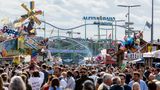Oktoberfest 2018: ...und bevölkerten rasch die zahlreichen Zelte und Attraktionen.