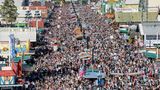 Oktoberfest 2018: Wie jedes Jahr dürften auch 2018 gut sechs Millionen Menschen über die Theresienwiese schlendern, stolzieren - und fallen.