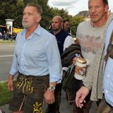 Arnold Schwarzenegger kam ebenfalls - gemeinsam mit seinem Kumpel Ralf Moeller. Der legte so gar keinen Wert auf Tracht