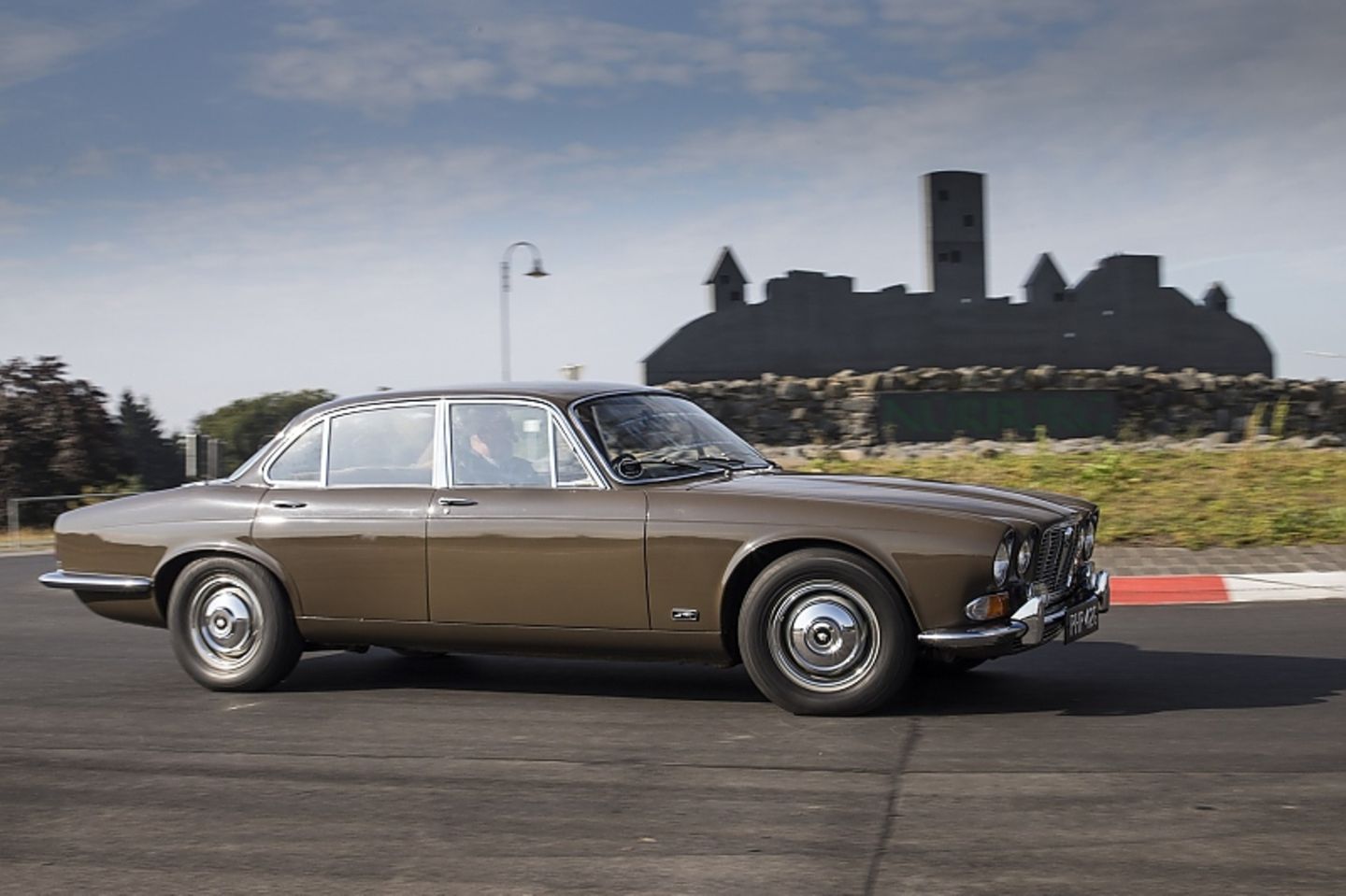 Sir William Lyons Jaguar XJ6 fährt auch heute noch beeindruckend