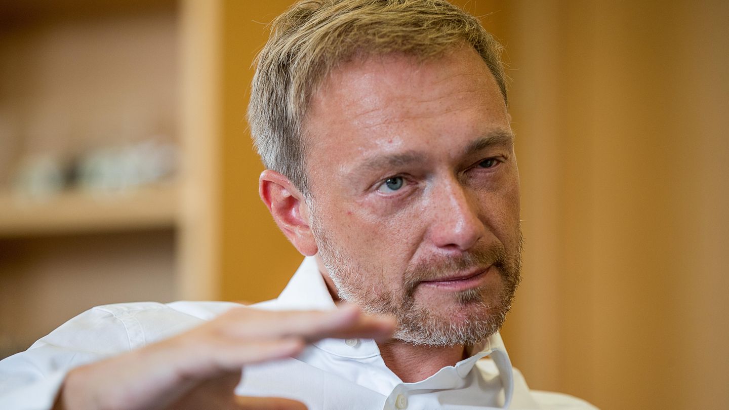 FDP-Chef: Lindner lästert über die Maaßen-Lösung und Merkel: "Sie ist politisch erschöpft"