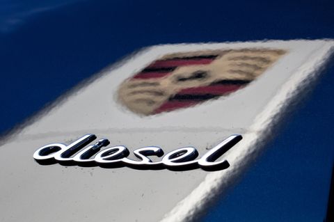 Ein Porsche mit dem Schriftzug Diesel
