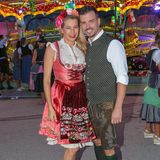 Giulia Siegel feierte an der Seite ihres Freundes Ludwig Heer
