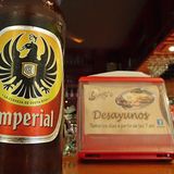 Zwar gedeiht auch Wein in Costa Rica, ein recht süßer, aber viel häufiger wird Bier getrunken. Es gibt drei große Marken, die bei der tropischen Hitze den Durst löschen helfen.