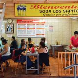 Einfache Restaurants in Costa Rica werden als Soda bezeichnet. Wie hier in einer Markthalle in der Nähe von San José kann man preiswert und lecker essen.