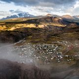 El Chaltén liegt eingebettet zwischen schroffen Felsen im Süden Argentiniens