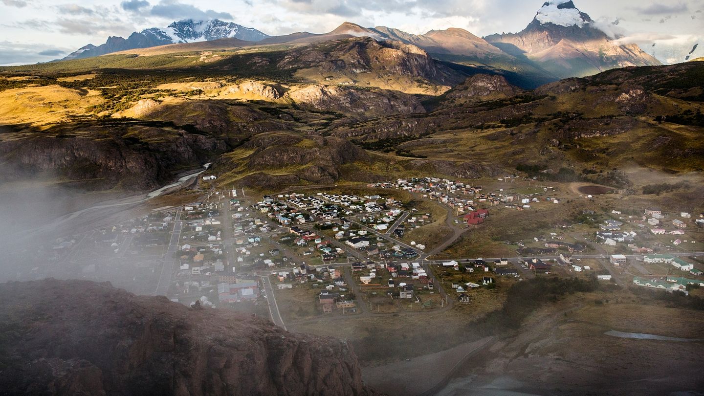 El Chaltén liegt eingebettet zwischen schroffen Felsen im Süden Argentiniens