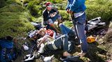 Tagelanges Warten auf besseres Wetter: Kletterer bereiten sich auf den Aufstieg vor.