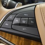 Ein Druck auf den Knopf in der Mitte - und im Cadillac CT6 ist Super Cruise aktiviert
