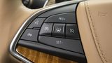 Ein Druck auf den Knopf in der Mitte - und im Cadillac CT6 ist Super Cruise aktiviert