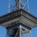 Dependance im Westen ist der Berliner Funkturm, eine Stahlkonstruktion aus dem Jahre 1926. Der Turm steht auf dem Gelände der Messe Berlin. In 50 Metern Höhe ist ein Restaurant untergebracht, in 121 Metern Höhe die Aussichtsplattform. Eintrittspreis: 5 Euro.  Infos: www.funkturm-messeberlin.de