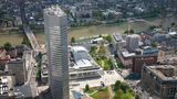 Der Main Tower Frankfurt gehört mit einer Höhe von Metern zu den höchsten Wolkenkratzern Deutschlands. Eine Aussichtsplattform befindet sich in knapp 200 Metern. Eintrittspreis: 7,50 Euro.  Infos: www.maintower.de