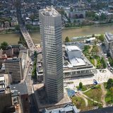Der Main Tower Frankfurt gehört mit einer Höhe von Metern zu den höchsten Wolkenkratzern Deutschlands. Eine Aussichtsplattform befindet sich in knapp 200 Metern. Eintrittspreis: 7,50 Euro.  Infos: www.maintower.de