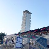 Seit Mai wieder geöffnet ist der Müggelturm in Berlin-Köpenick, mitten im Wald, Das Gebäude aus DDR-Zeiten hatte bereits einen Vorgänger im 19. Jahrhundert. Eintrittspreis: 4 Euro.  Infos: www.müggelturm.berlin