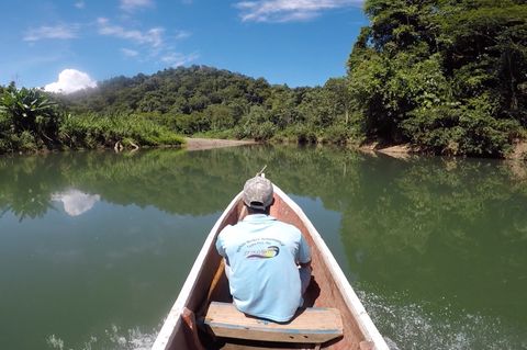 Costa Rica: Ein Besuch im Regenwald: Im Einbaum zu den Indios