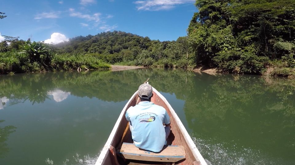 Costa Rica: Ein Besuch im Regenwald: Im Einbaum zu den Indios