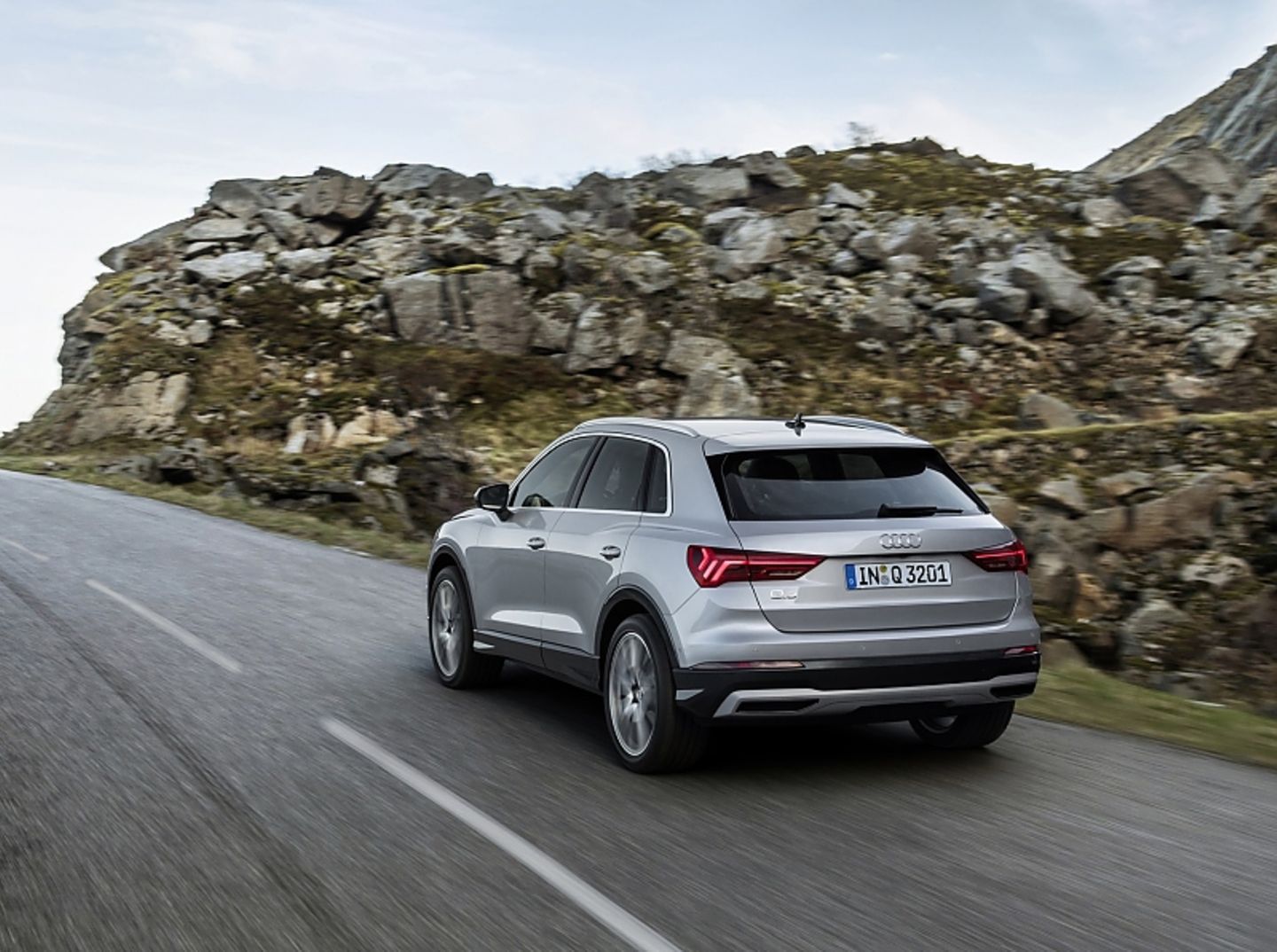 Audi Q3 45 TFSI Quattro 2018 - auch von hinten deutlich markanter als sein Vorgänger
