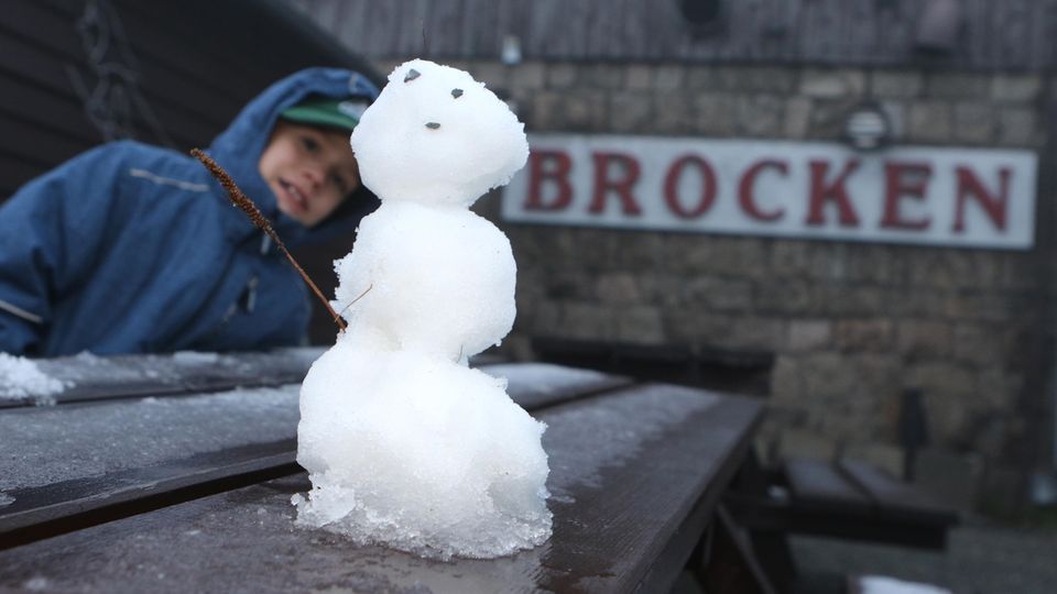 Nachrichten aus Deutschland: Erster Schnee am Brocken