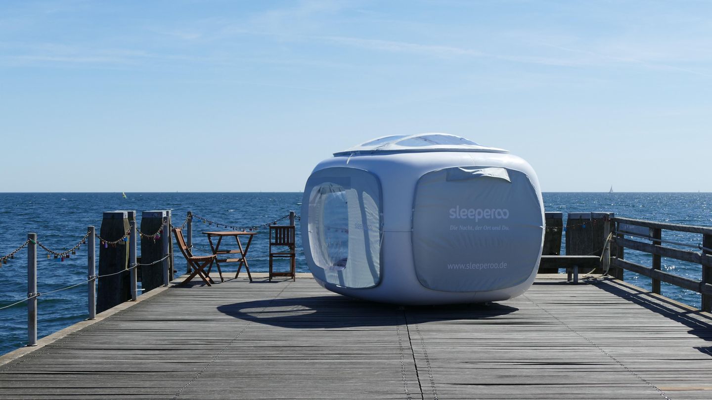 Sleepcube auf der Seebrücke Großenbrode an der Ostsee