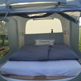 Die Sleepcubes sind ausgestattet mit einer Matratze für zwei, Kissen und Wolldecken. Eine Übernachtung kostet je nach Ort zwischen 90 und 250 Euro