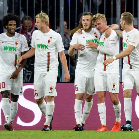 Der 20-jährige Felix Götze (Mitte) stand von 2014 bis 2018 beim FC Bayern unter Vertrag, traf nun für den FC Augsburg