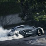 Der Mittelmotorsportwagen kann auch mal auskeilen