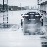 Auch bei nassen Verhältnissen bleibt der McLaren 600LT beherrschbar