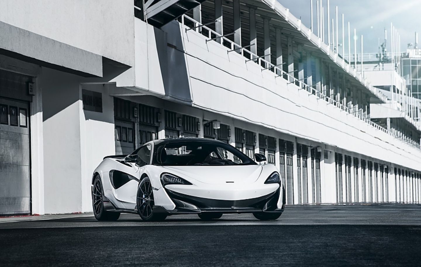Wie der Name schon suggeriert, hat der McLaren 600LT 600 PS