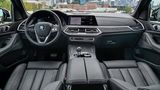 BMW-Cockpit mit breiter Mittelkonsole
