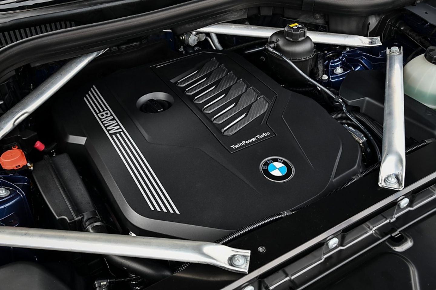 Neuer BMW X5 – gewaltiger Auftritt trifft verspielten Innenraum mit  Sternenhimmel
