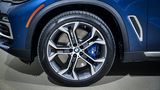 Der BMW X5 40i hat 21 Zoll Walzen untergeschnallt