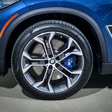 Der BMW X5 40i hat 21 Zoll Walzen untergeschnallt