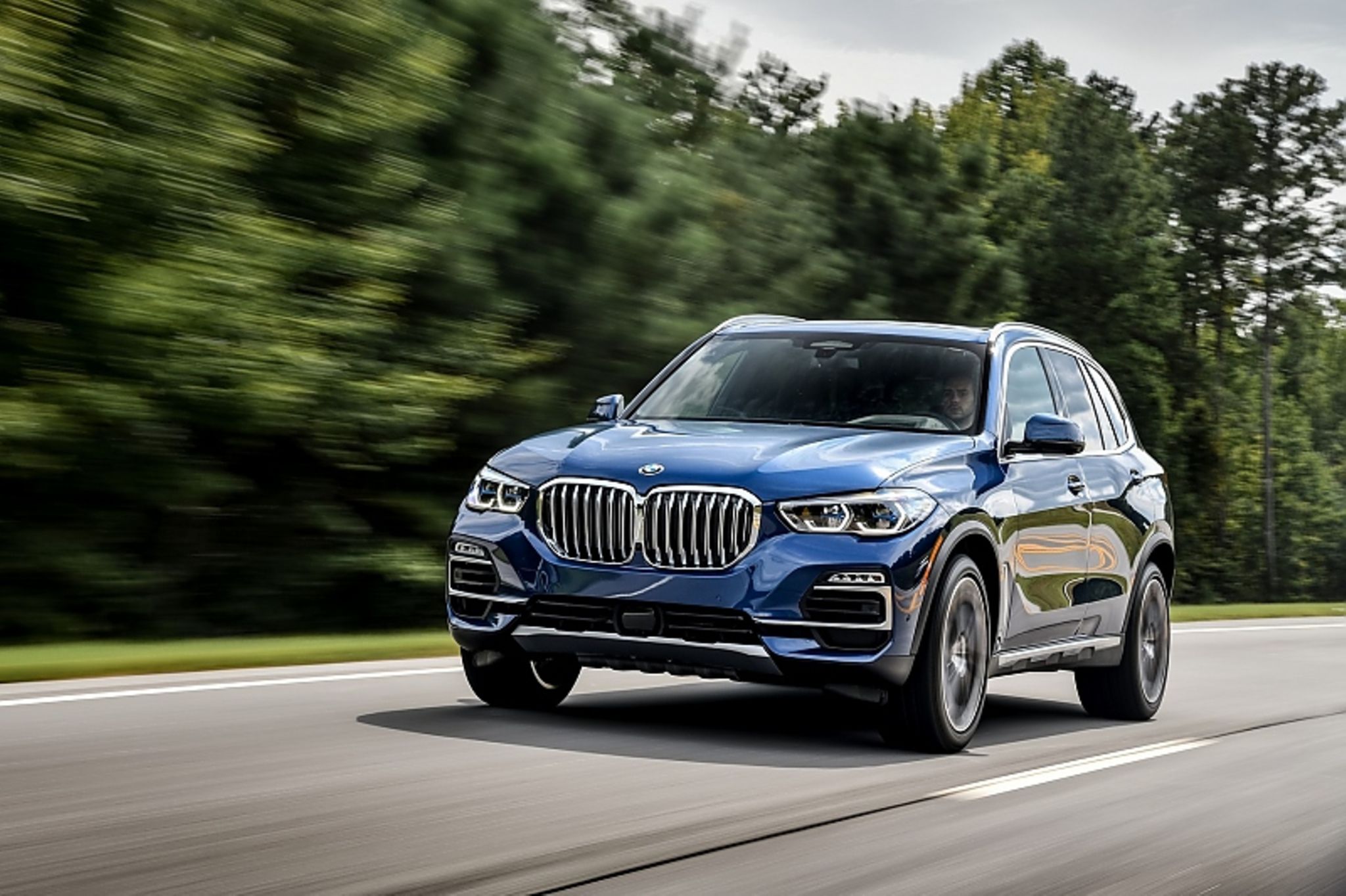 Neuer BMW X5 – gewaltiger Auftritt trifft verspielten Innenraum mit