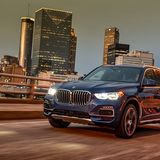 Mit Sportfahrwerk und den adaptiven Dämpfern ist der BMW X5 spürbar straffer