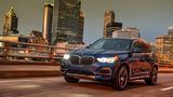 Mit Sportfahrwerk und den adaptiven Dämpfern ist der BMW X5 spürbar straffer