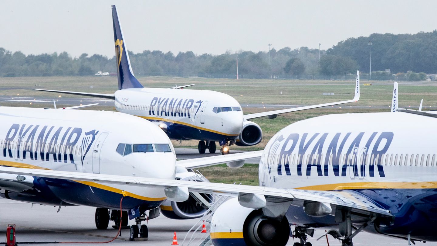Ryanair-Maschinen warten auf Flüge