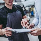 Sie müssen die Reparatur verstehen. Eine gute Werkstatt erklärt Ihnen die Kosten. Hier erfahren Sie etwa, dass ihr Wagen leider relativ häufig in die teure Inspektion muss, während ein anderes Modell ein größeres vorgeschriebenes Intervall hat.  Wenn die Werkstatt aber bei jeder Inspektion die Bremsbeläge wechseln will, müssen Sie aufmerken. Diese Teile halten viel länger. Bei Fragen können Sie sich auch in Foren wie Motor-Talk.de Rat holen. Auch wenn Ihnen einzelne Reparaturen zu teuer erscheinen.