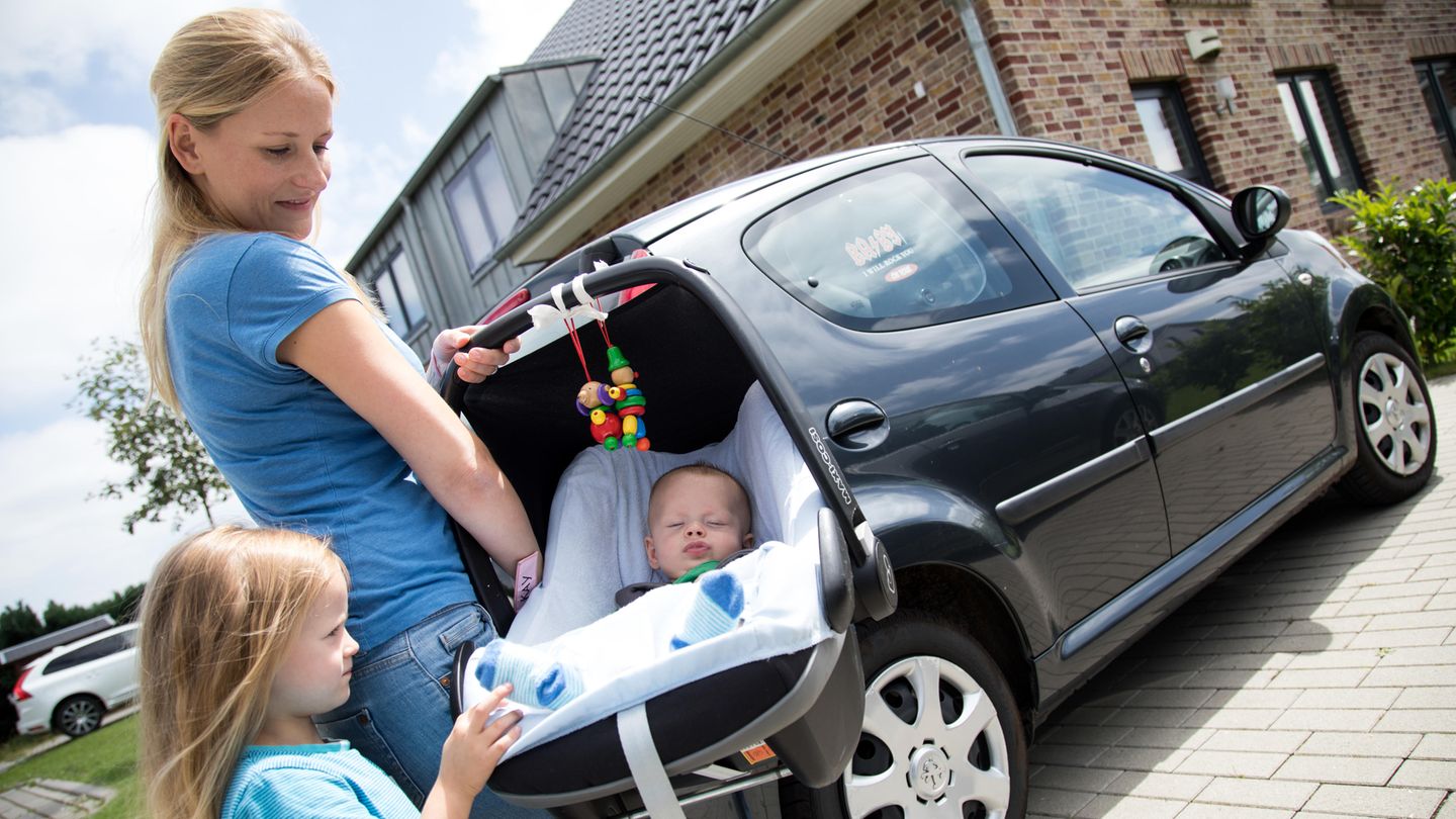 Kinder müssen bei Autofahrten unterschiedlich behandelt werden Kinder müssen bei Autofahrten unterschiedlich behandelt werden