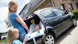 Kinder müssen bei Autofahrten unterschiedlich behandelt werden