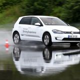 Klassische Übung: Wie reagiert der Wagen auf einem Wasserfilm.