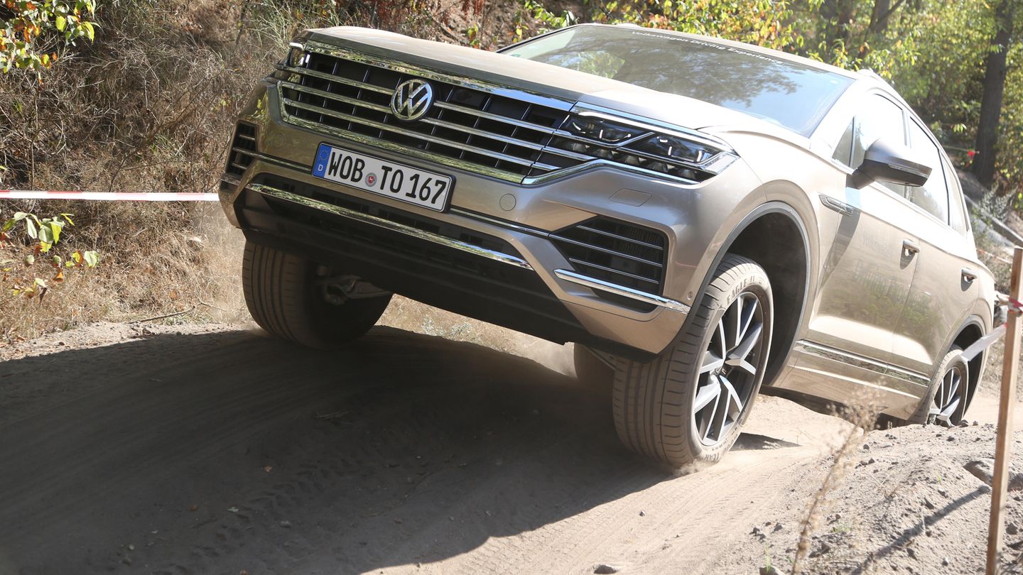 Jeder Hersteller will beweisen, dass seine SUV auch Gelände können.