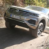 Jeder Hersteller will beweisen, dass seine SUV auch Gelände können.