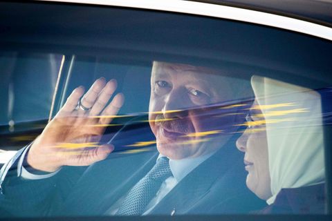 Der türkische Präsident Recep Tayyip Erdogan zusammen mit seiner Frau Emine nach seiner Ankunft in Berlin