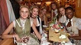 Der GNTM-Stammtisch: Kim Hnizdo, Darya Strelnikova, Luisa Hartema, Taynara Silva Joy, Pia Riegel und Toni Dreher-Adenuga (v.l.n.r.) nahmen alle an Heidi Klums Modelshow teil und feierten nun gemeinsam im Schützenfestzelt.