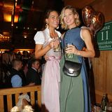 Die eine ist die aktuelle Lebensgefährtin des FDP-Vorsitzenden Christian Lindner, die andere die Ex-Freundin von Fußballer Bastian Schweinsteiger: Gemeinsam feierten Franca Lehfeldt (l.) und Sarah Brandner im Schützenfestzelt.