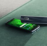 Motorola G6  Mit seiner G-Serie steht Motorola seit Jahren für starke Budget-Smartphones. Auch das G6 kann sich sehen lassen, ist im Vergleich zur bessser gewordenen Konkurrenz aber nicht mehr so ein großes Schnäppchen. Die Verarbeitung ist ordentlich, die Technik für den Preis knapp unter 200 Euro gut. Ein großes Plus: Dank der Doppelkamera kann man Bilder mit Unschärfe-Effekt schießen (Bokeh). 